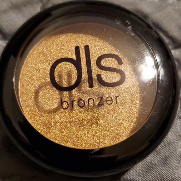 Dirty Little Secret Bronzer - Picture 2 of 4